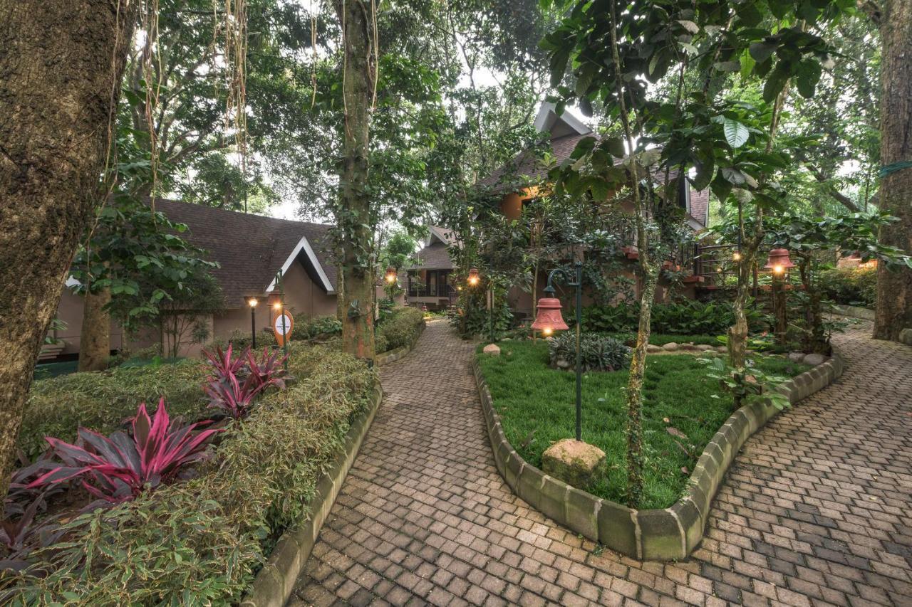 Hotel Club Mahindra Thekkady Esterno foto