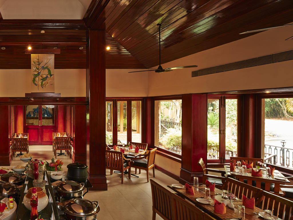 Hotel Club Mahindra Thekkady Esterno foto