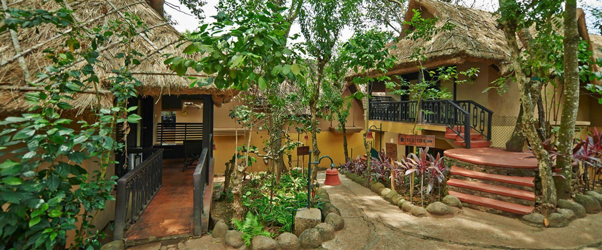 Hotel Club Mahindra Thekkady Esterno foto