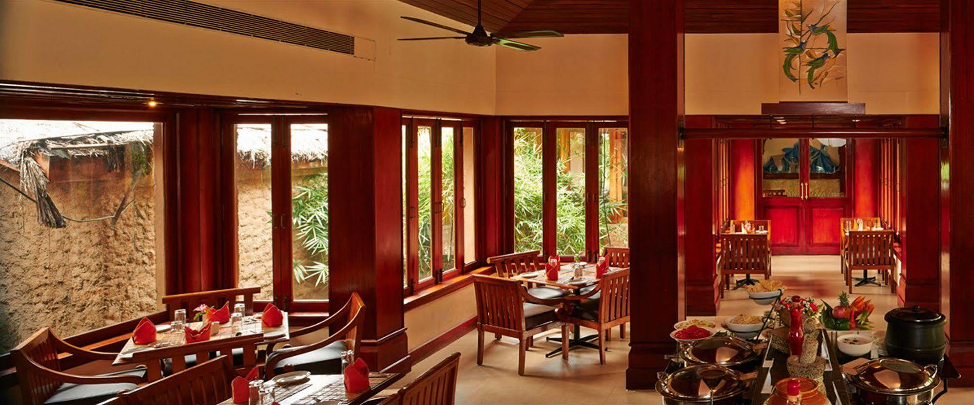 Hotel Club Mahindra Thekkady Esterno foto
