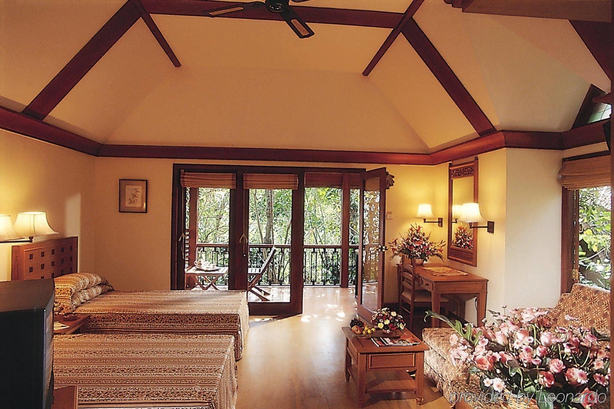 Hotel Club Mahindra Thekkady Esterno foto